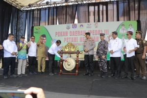 Sukses Tingkatkan Pertanian dan Perikanan, Gubernur Terima Tanda Kehormatan Adhi Bhakti Tani Nelayan